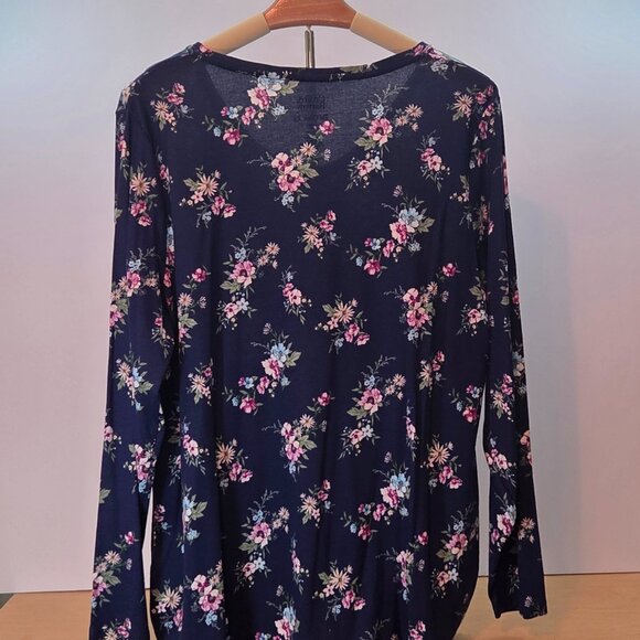 Croft & Barrow Women’s Plus Long Sleeve Tee, Navy Floral, 2X, Never Worn - Picture 4 of 8